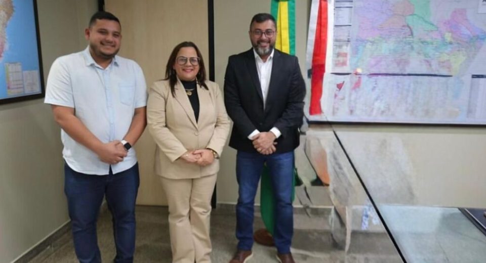 Secretária da Seduc-AM nomeia próprio filho