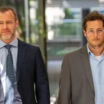 Dino segue Moraes e vota pela condenação de Bolsonaro