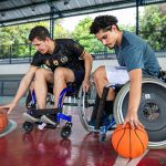 Dino vence ação contra hospital por morte de filho e doará dinheiro