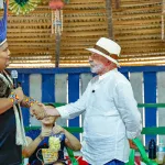 Prefeito de Lábrea entrega contrato de material didático a empresa de alimentos por R$ 2 MI