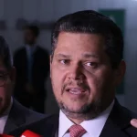 Senador Eduardo Braga volta a ser filmado aos gritos e usa palavrões contra vereador no interior do AM
