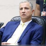 Salazar sobe à Tribuna para acusar Roberto Cidade de aliciar a mãe do filho dele