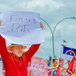 TRE-AM remove minitrios que faziam propaganda irregular nas ruas de Manaus