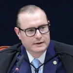 Moraes manda colocar tornozeleira em Adail Pinheiro, mas cacique político convoca motociata pelas redes sociais